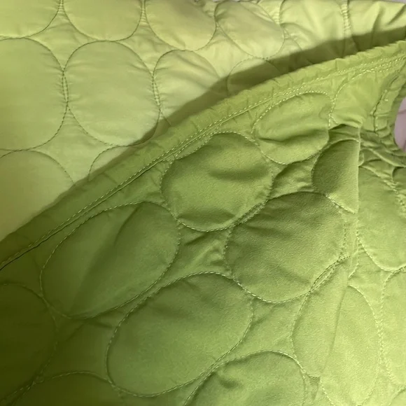 Green Quilted Blanket plus 2 Shams - Full / Queen Bedding - Picture 3 of 3